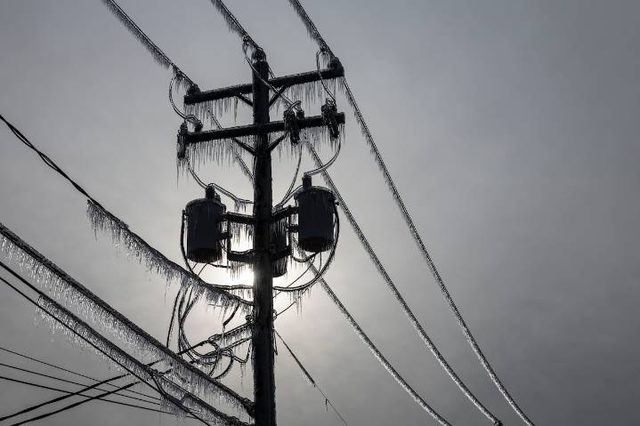 Michigan utility must issue ice storm outage bill credits after trying to skip payouts