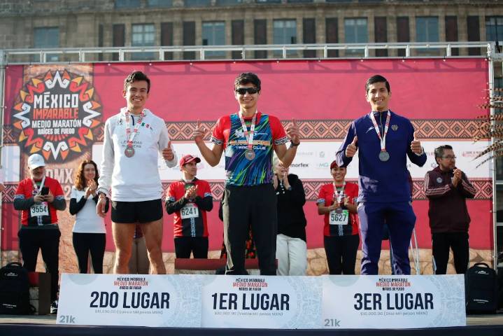 Celebran atletas indígenas el medio maratón Raíces de Fuego