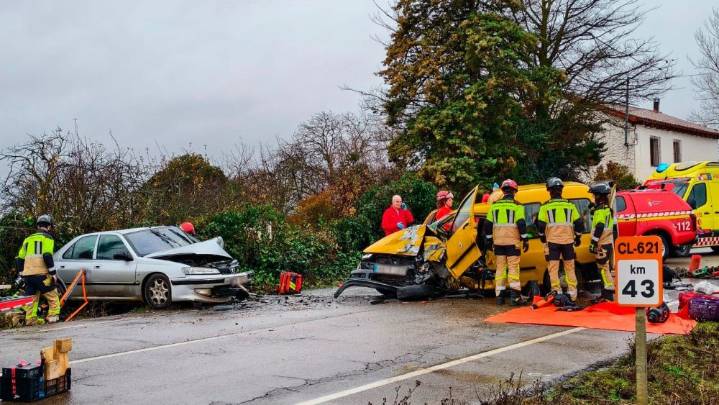 Cinco heridos en un accidente frontal a la entrada de Santa María del Páramo