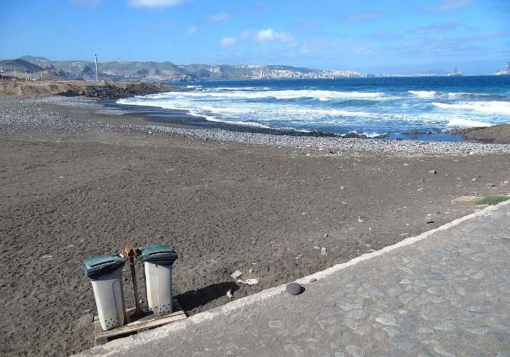 Encuentran el cadáver de un joven en la playa de Bocabarranco