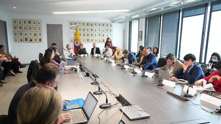 Sindicatos pedirían alza del 16% en mesa de negociación del salario mínimo 2026; estas son las fechas claves