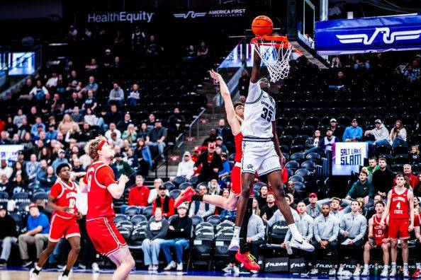 Utah State Basketball Tops Illinois State At Delta Center