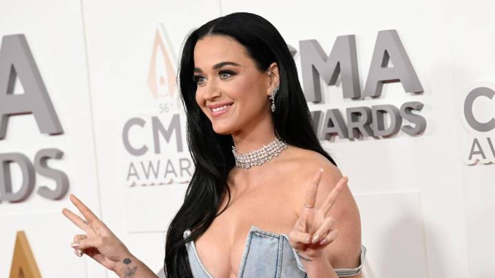 Katy Perry shares new photos, videos with Justin Trudeau in Instagram post