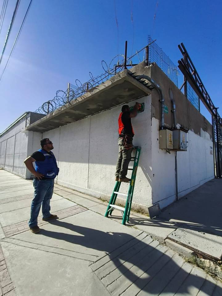 Instalan 4,788 nuevas placas de nomenclatura en 22 colonias durante 2025