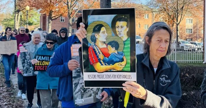 Procesionan por calles de Langley Park en unidad, oración y apoyo a migrantes