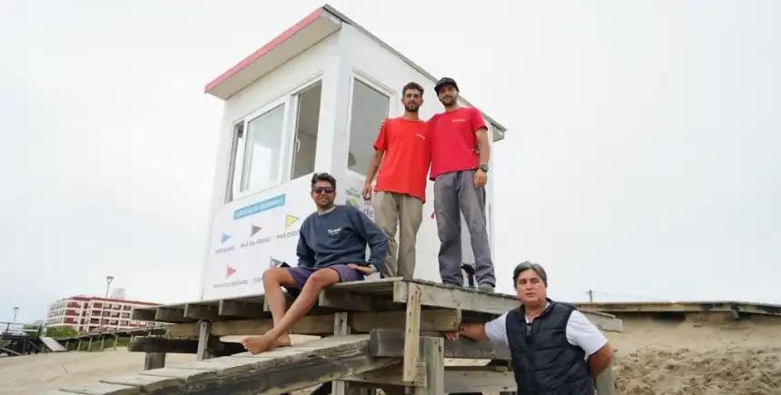 Instalan nuevas casillas de guardavidas en las playas de Gesell