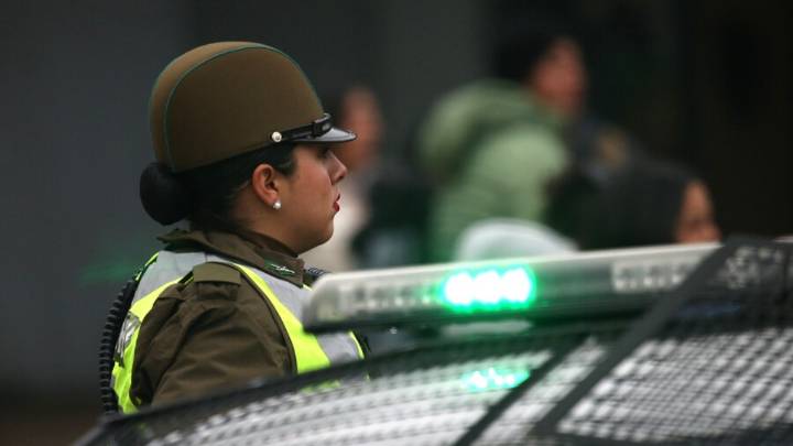 Carabinera es víctima de violento asalto en Renca: Le robaron el celular tras golpearla con un "objeto contundente" en la cabeza