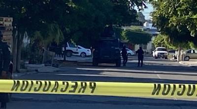 Policías estatales y militares resguardan domicilio en la colonia Miguel Hidalgo, Culiacán