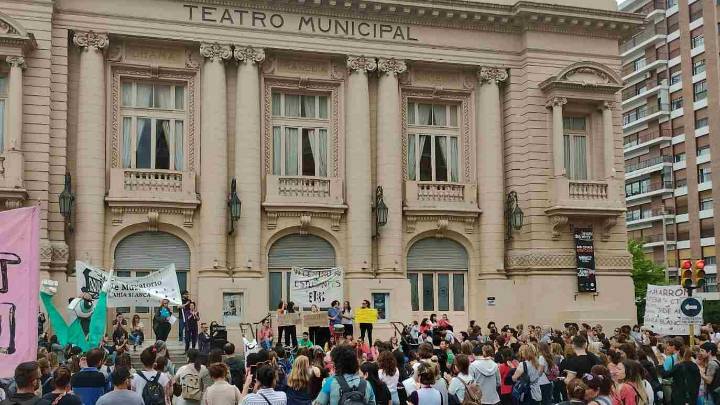Las escuelas de artística de Bahía Blanca en lucha contra el ajuste de Kicillof