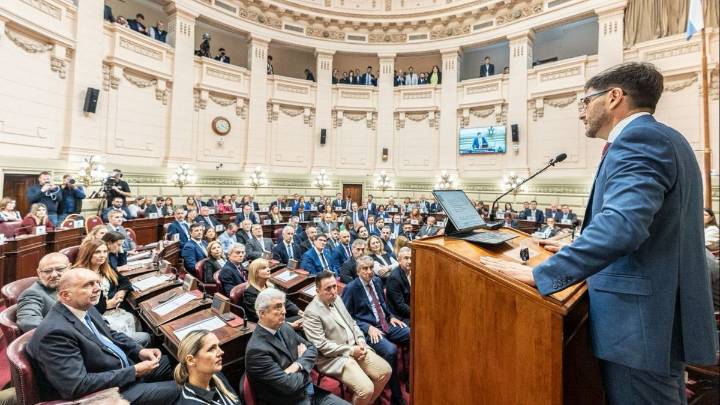 El gobernador Pullaro convocó a sesiones extraordinarias en la Legislatura
