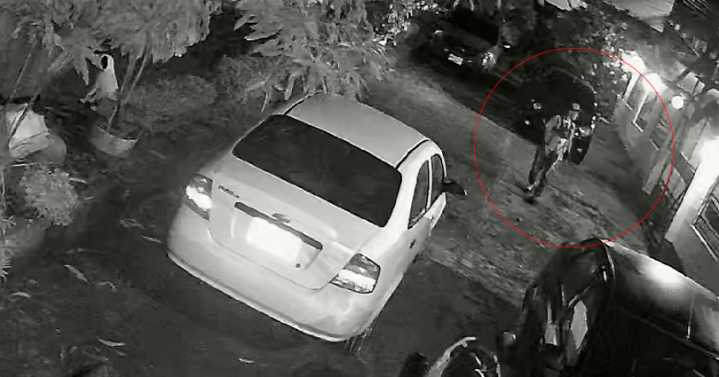 Así robaron un carro en menos de 40 segundos en parqueadero de un conjunto residencial de Ibagué