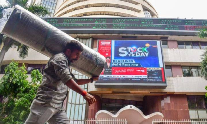 Equity markets decline in early trade dragged by bank stocks, foreign fund outflows