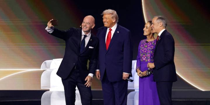 Entre una selfie y un premio a la paz, así coincidieron por primera vez Sheinbaum, Trump y Carney en el Sorteo del Mundial 2026