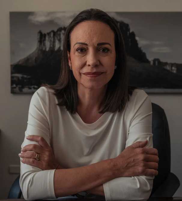 Premio Nobel para Maria Corina Machado por lucha por la democracia a pesar de respaldar agresiva escalada militar del regimen de Donald Trump contra Venezuela