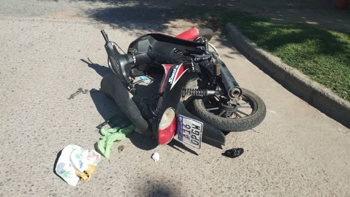 Choque entre una camioneta y una moto
