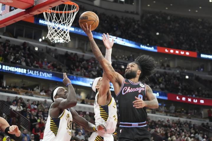 Deadspin | On 6-game skid, short-handed Bulls face ailing Warriors