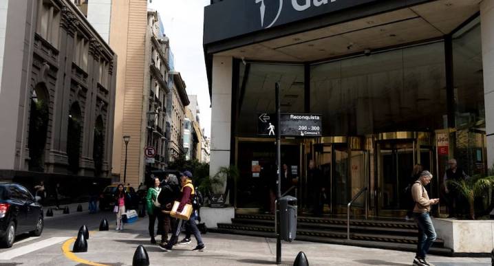 Batalla electoral de Milei dejó grandes pérdidas para los bancos