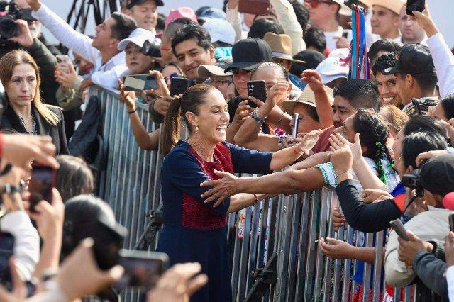 Ante un Zócalo lleno, Sheinbaum celebra siete años de la 4T