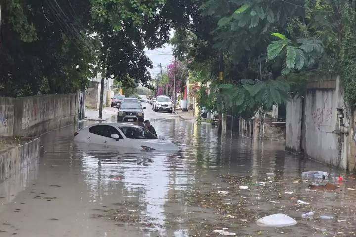 Se registran inundaciones en 10 calles y 15 colonias de Chetumal