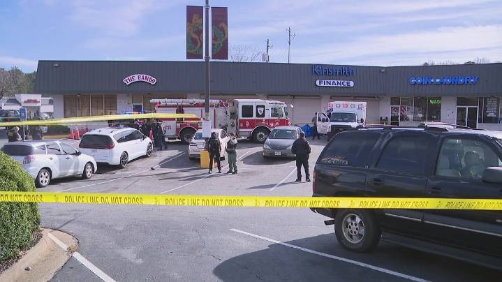 17-year-old shot, killed at shopping center in Atlanta, police say