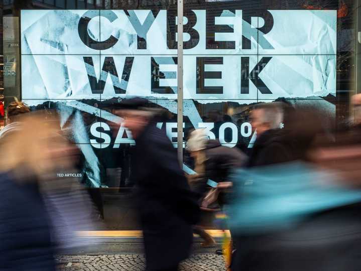 U.S. Cyber Monday spending growth lags amid tariffs