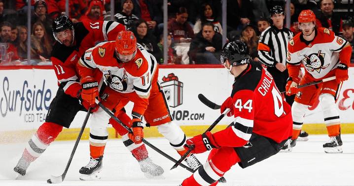 Devils beat Ducks 4-1 to end 5-game home losing streak