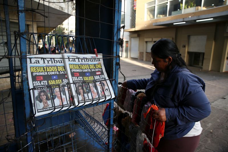 Conservative Asfura's lead narrows in Honduras presidential election