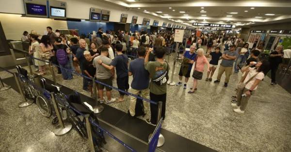 Controladores aéreos anunciaron nuevas protestas y podrían afectar vuelos durante las Fiestas