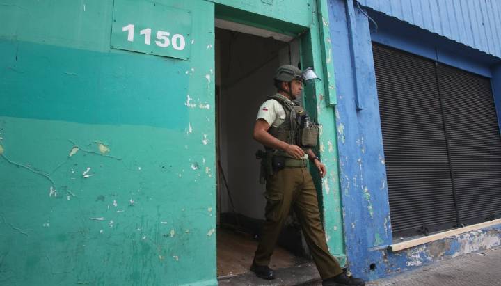 Carabineros descubre discoteca clandestina con 150 personas tras reiteradas denuncias de vecinos en Santiago