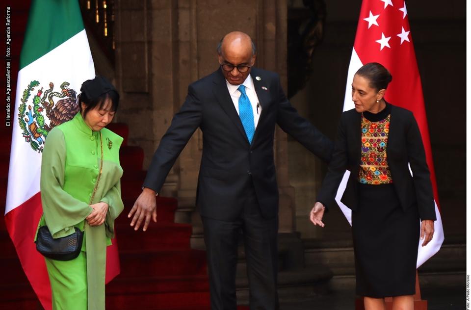 Vive CSP momento incómodo en bienvenida a líder de Singapur