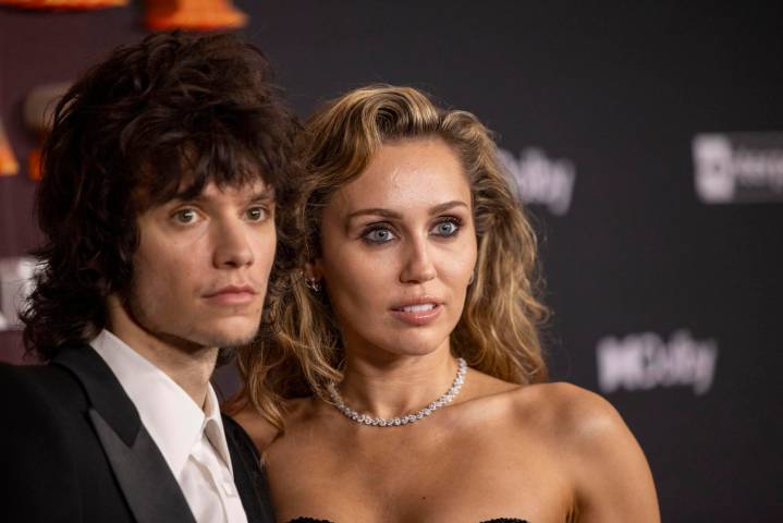 Miley Cyrus y el músico Maxx Morando se comprometen, confirma la revista People