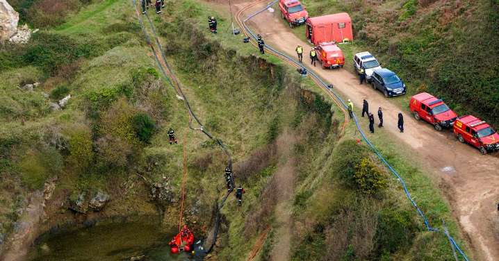 Acaba sin éxito la búsqueda en una balsa de una mujer y su bebé desaparecidos en 1987 en Asturias