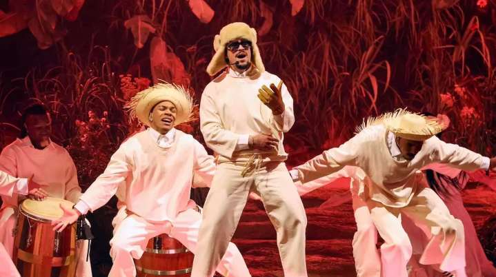 Bad Bunny Sufre Aparatosa Caída en 'La Casita' Durante...