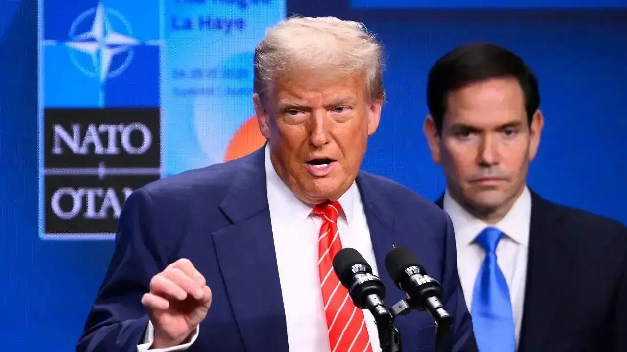 Trump awards medals to the Kennedy Centre honourees in Oval Office ceremony