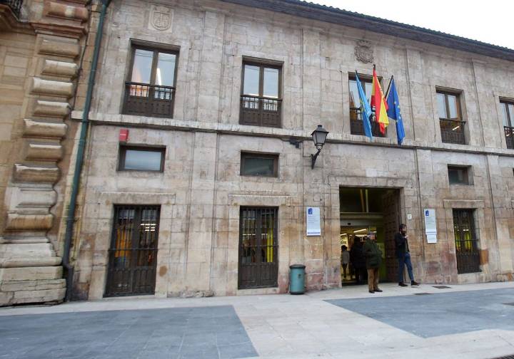 Condenado por descargar pornografía infantil en una biblioteca de Oviedo: no podrá trabajar con menores durante dos años