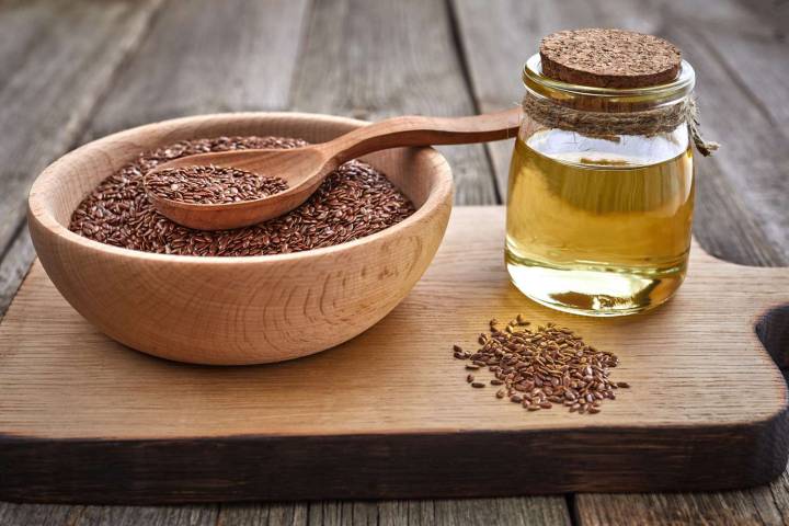 4 Potential Side Effects of Eating Too Many Flaxseeds