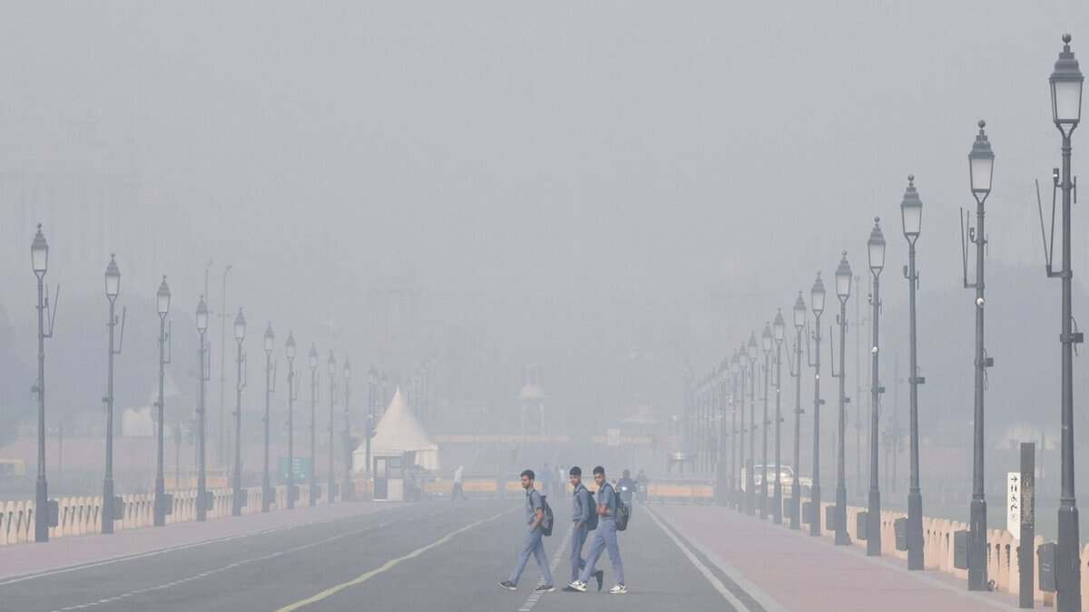 Delhi smog: AQI hits 461, schools shift to hybrid mode