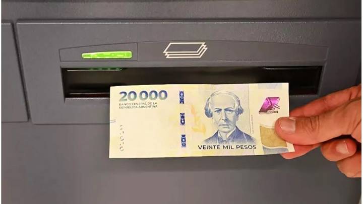 El gobierno fijó nuevos aumentos del salario mínimo hasta agosto de 2026