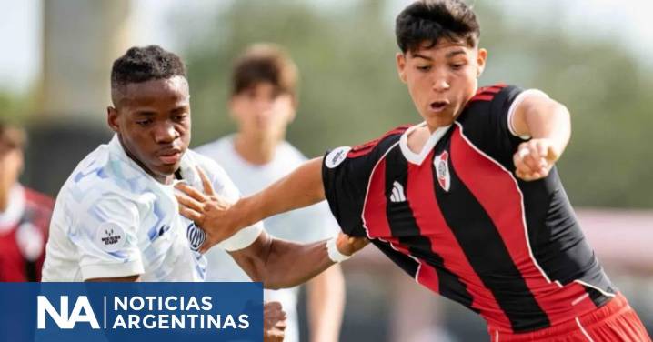 Dos juveniles de River saludaron a su ídolo Messi en plena Messi Cup y el momento explotó en redes