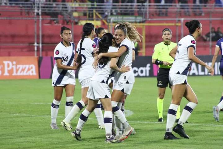 Guatemala disfruta triunfo de once femenino de fútbol rumbo a mundial
