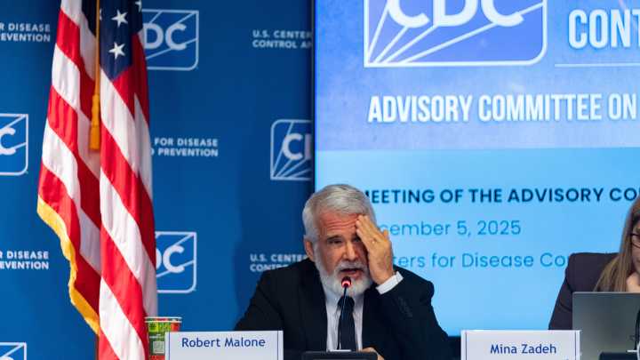 Un panel federal estadounidense de expertos recomienda dejar de vacunar a recién nacidos contra la hepatitis B