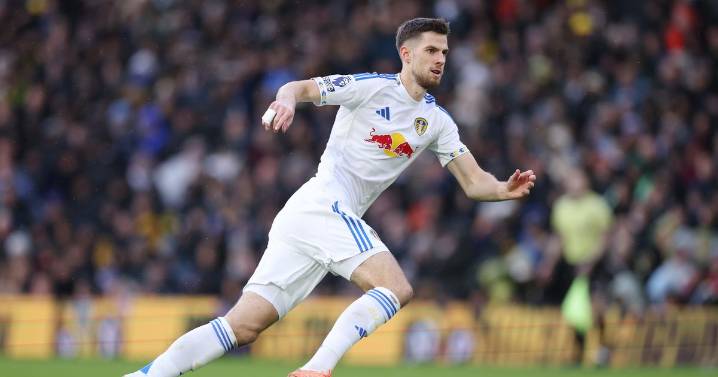 Leeds United team news vs Chelsea as Daniel Farke reveals his formation with midfield change