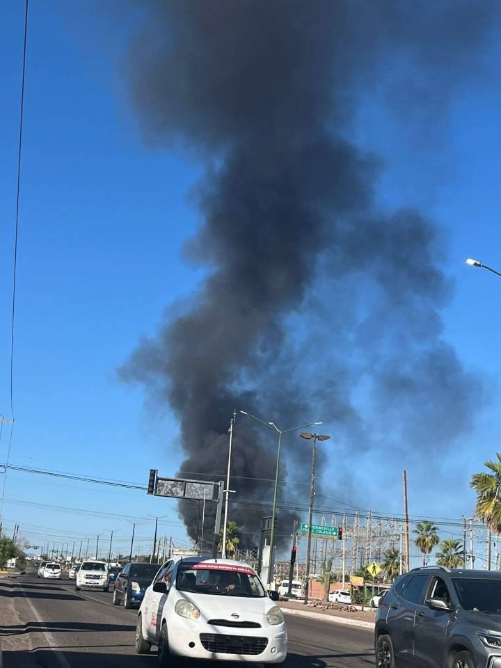 Se incendia maderería al norte de Guaymas
