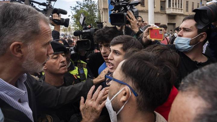 Acusan al grupo ultra Revuelta de desviar fondos recaudados para las víctimas de la dana