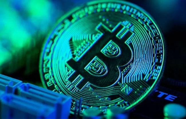 Bitcoin cae más de 7% y marca su peor jornada desde marzo