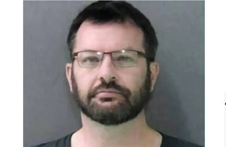 Acusan a ginecólogo militar de grabar en secreto a más de 40 pacientes en hospital del Ejército