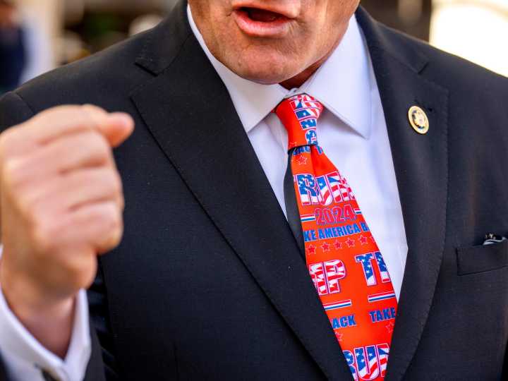 Los tres colores que usan las personas influyentes, según la psicología