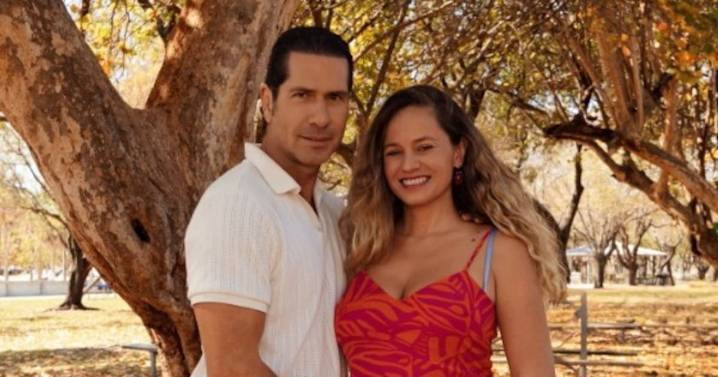 Gregorio Pernía y Érika revelan que el bebé “esperó a su papá”