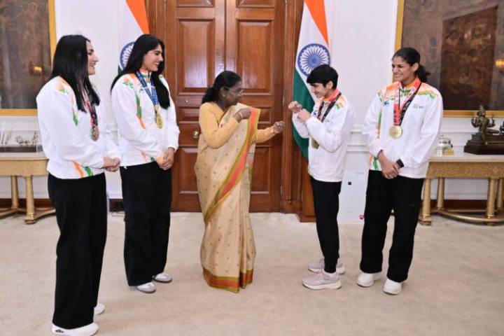 World Boxing Championships’ Medal-Winning Women Boxers Felicitated By President Droupadi Murmu