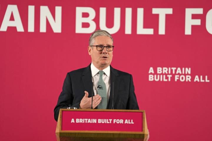 UK leader Starmer backs Treasury chief over claims she misled the public about the economy